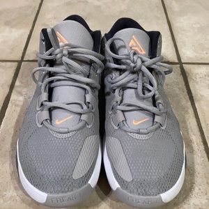 Nike men’s Giannis Antetokunmpo Cool Grey
